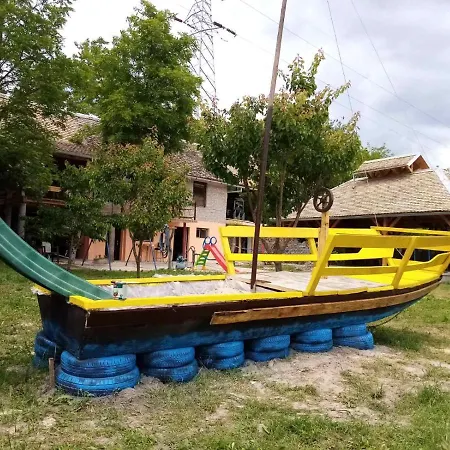 Seosko Domacinstvo-nedodjija *